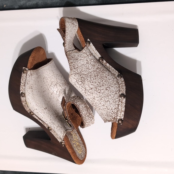 Sbicca Vintage Collection Ablaze Crackled Leather Platform Heels White Size 9 - Picture 2 of 8